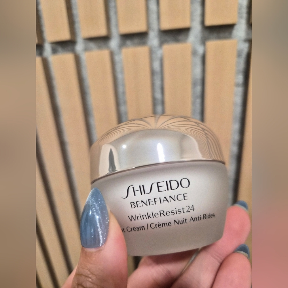 Shiseido Benefiance Night Cream - White and Silver